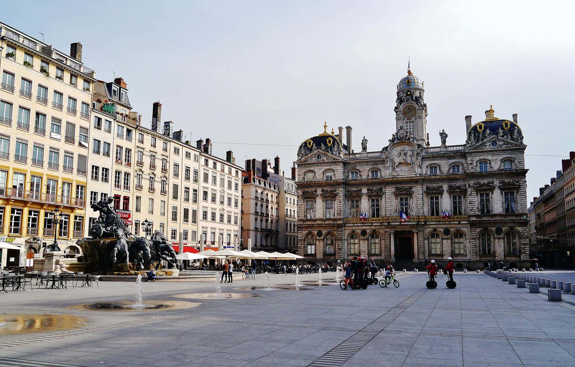 La place des Terreaux et l’Hôtel de Ville de Lyon, dans le 1er arrondissement