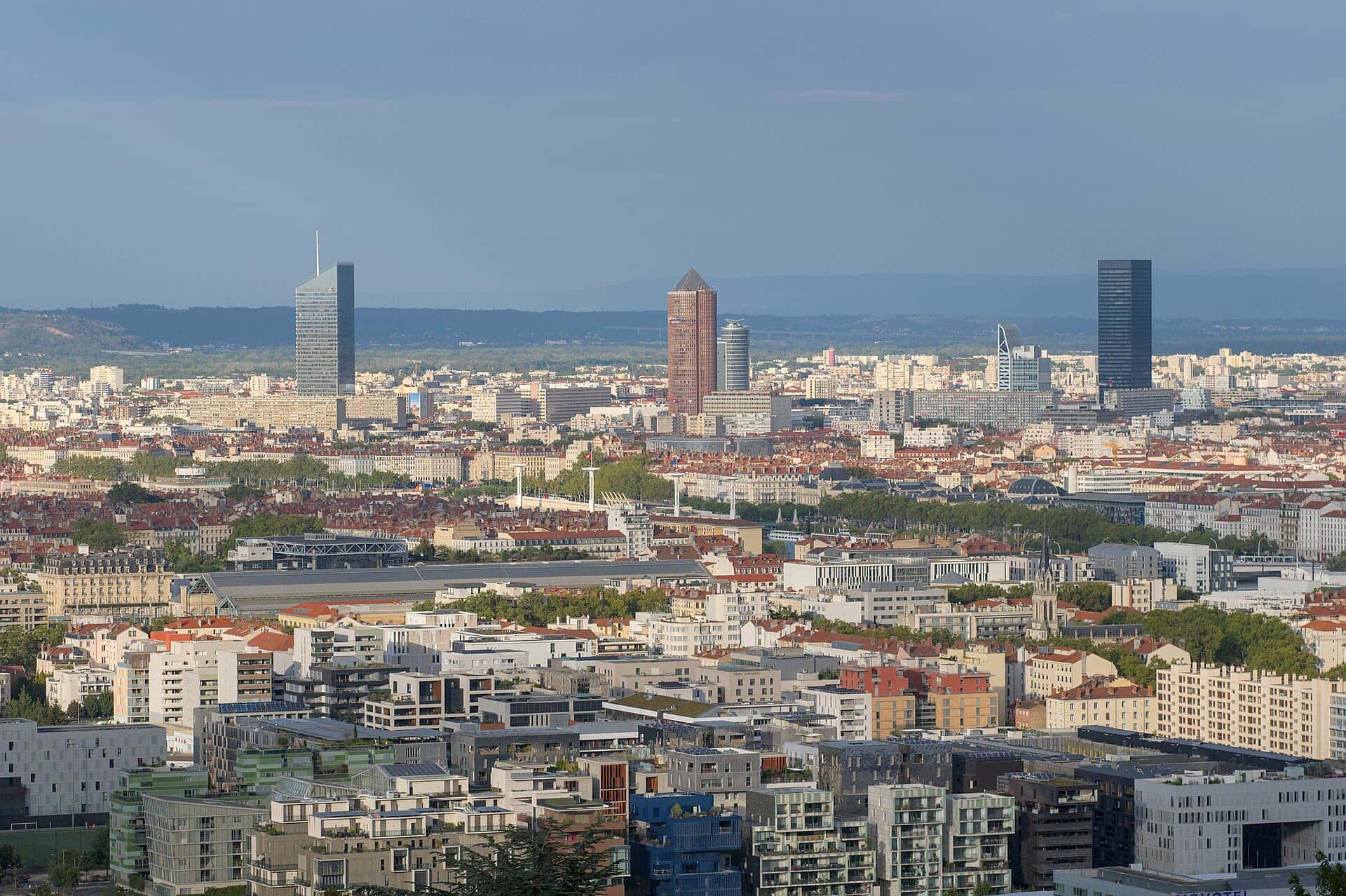 Lyon vu depuis Sainte-Foy-lès-Lyon, avec la Part-Dieu à l’horizon