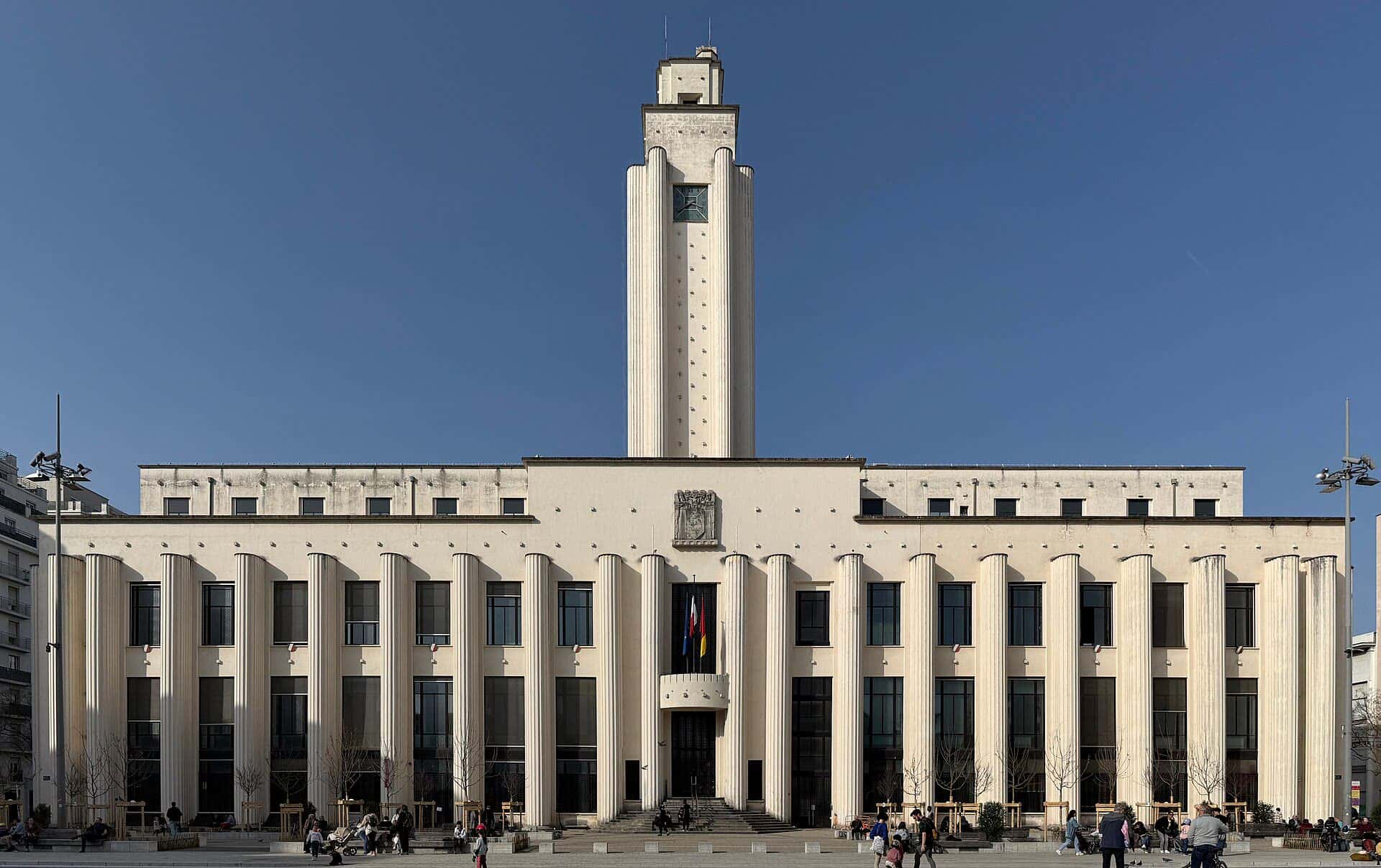 L’hôtel de ville de Villeurbanne et son beffroi, aux Gratte-Ciel
